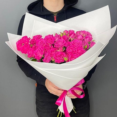 11 малиновых кустовых роз