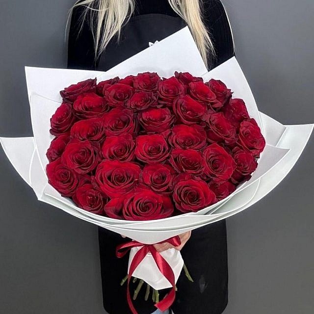 35 красных роз 60 см