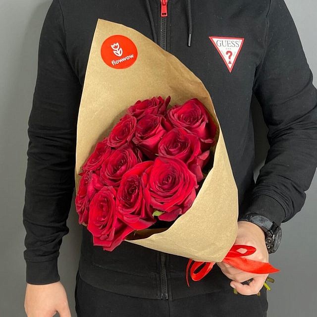 11 красных роз 60 см