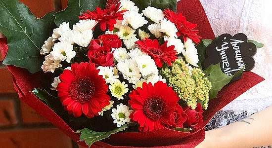 букет гербер и хризантем учителю