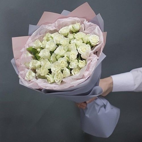 Букет 9 кустовых белых роз