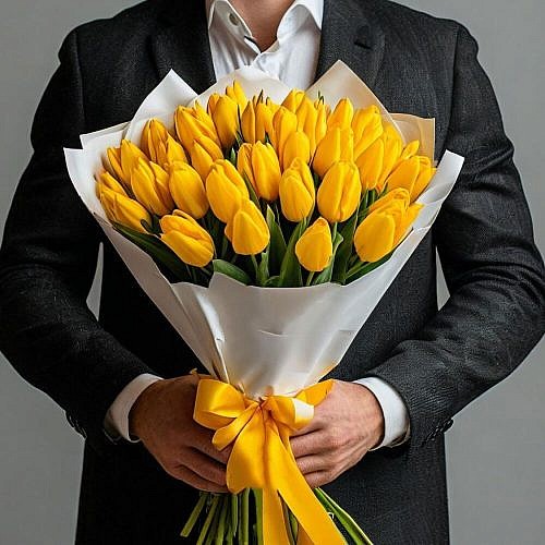 25 желтых тюльпанов