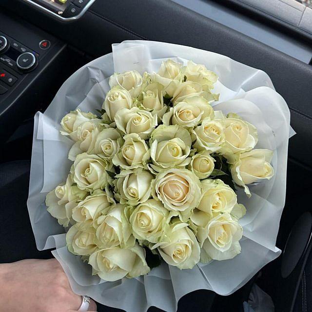 29 белых роз аваланш