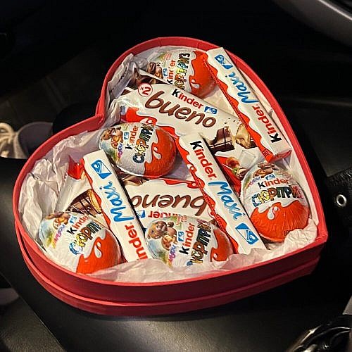 Коробка-сердце с шоколадом Kinder Bueno и дополнительным сюрпризом. Готовый романтический подарок с доставкой по Саратову от